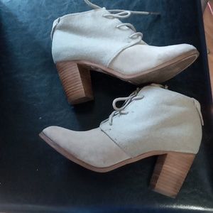 TOMS tan, Suede, Evelyn lace up ankle boots. Size 7 5